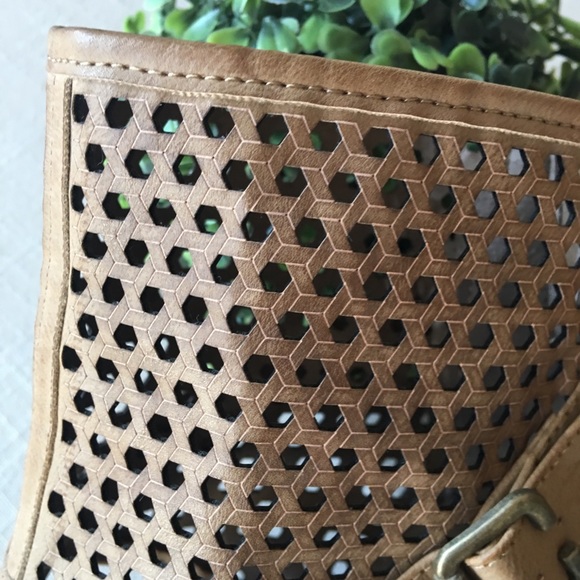 Wedge strap sandal - Picture 3 of 4